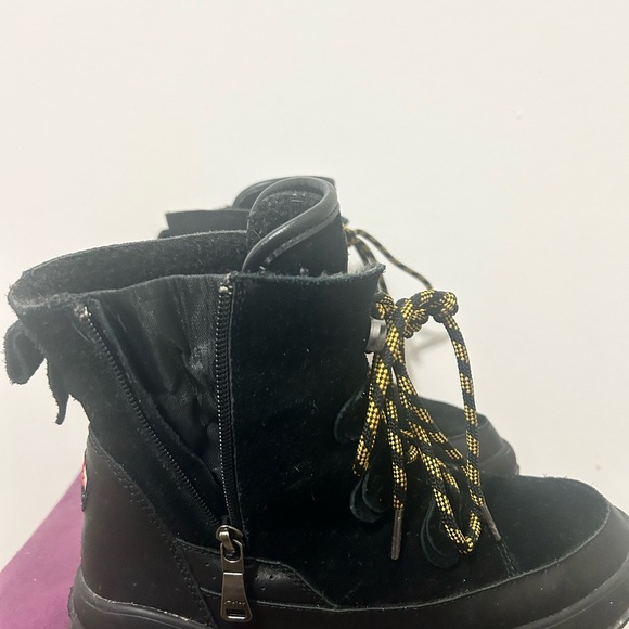 Pajar Stylish Black Women's winter Boots - Picture 2 of 8